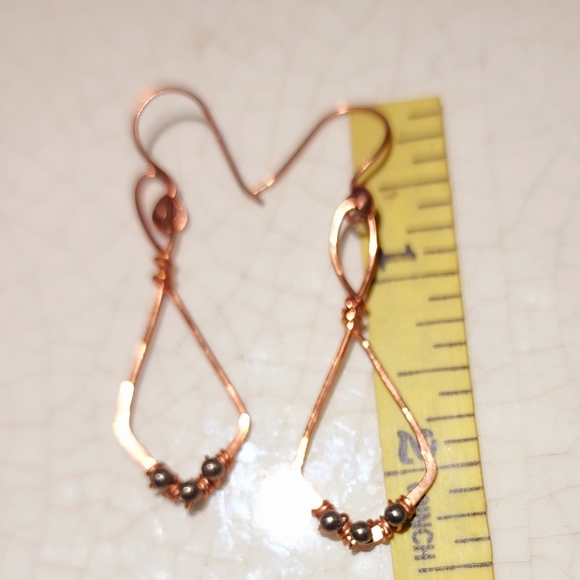 Copper Knot with 3 hematite stationary beads dangle earrings. - Picture 6 of 7